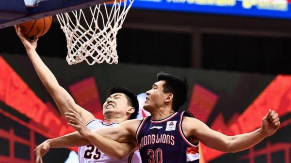 广东93-106不敌山西,辽宁籍球员张皓嘉关节裂缝令杜锋嚼穿龈血,只见他接萨林杰传球命门失守,临场终末时间投篮哐哐打铁让球队堕入窘境