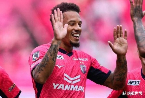 申花拼了! 三年肥约锁定23球打工天子, 沪京鲁滇五虎争冠! 蓉城保级