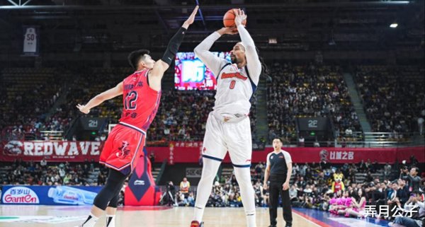 上赛季被骂毒瘤, 本场爆砍32分11板, 媒体东谈主夸: 依然是第一大外