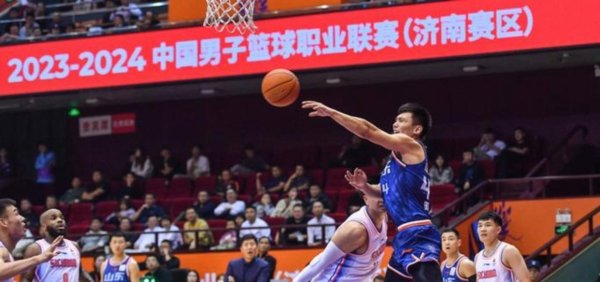 邱彪撕掉了山东男篮终末一张关怀底牌,五个月内七名山东籍球员纷繁离队,这不是地域清洗而是战略对传统的全面绞杀
