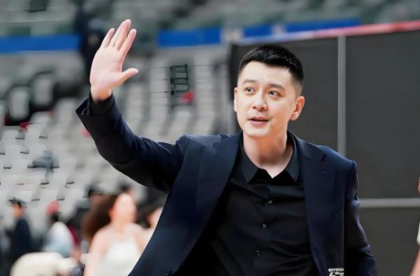 辽宁队主教养杨鸣，遭逢了下课的危急