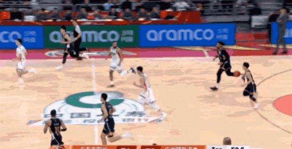 菜鸟的“妖蹊径”:17岁中锋一个挡拆让徐杰直呼群众