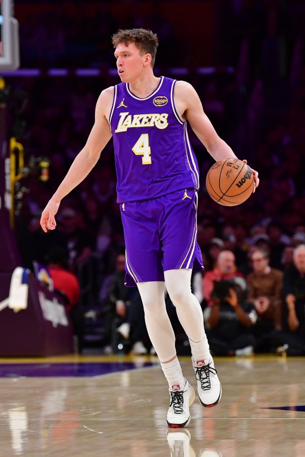 四东说念主不打一个成疑!好意思记晒湖东说念主仅剩的10东说念主瓜代 替补席没眼看