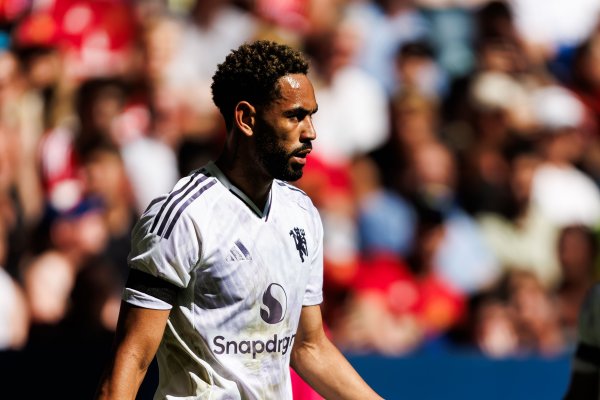 要津东谈主物！邮报：库尼亚醒目英葡西式语+略懂意语 已成更衣室中枢